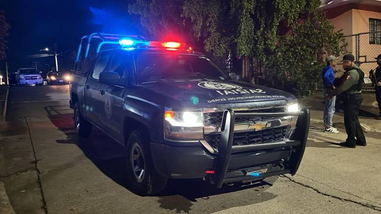 Elementos de seguridad se movilizaron tras el reporte de un hombre herido de bala en la Colonia San Rafael.
