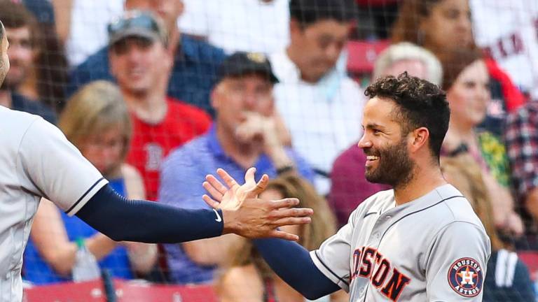 Astros aseguran serie en Boston