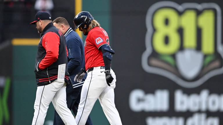 Gabriel Arias abandonó el encuentro del lunes por los Guardianes.