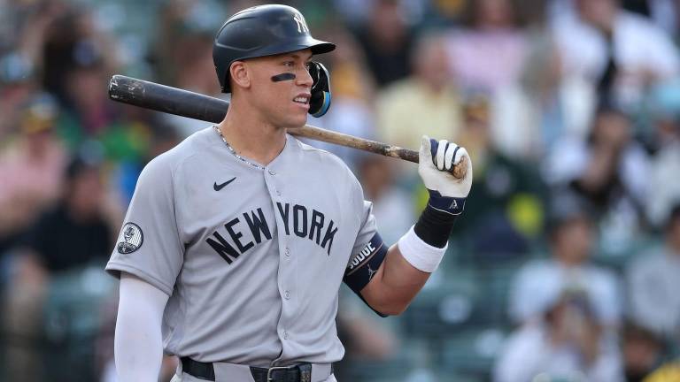 Aaron Judge estará fuera varias semanas tras sufrir fractura por estrés en una costilla.