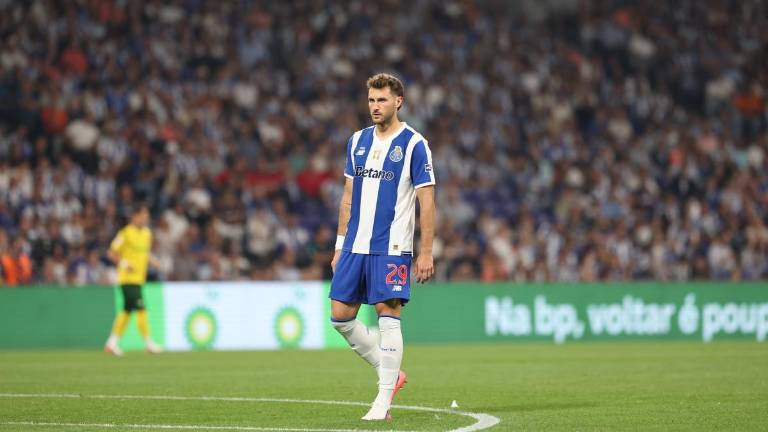 Santiago Giménez entró de cambio en la derrota del Porto ante el Manchester City.