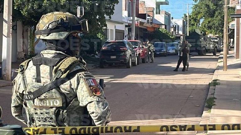 Vivienda de la colonia Servidor Público fue dañada tras un ataque con armas largas en Culiacán.