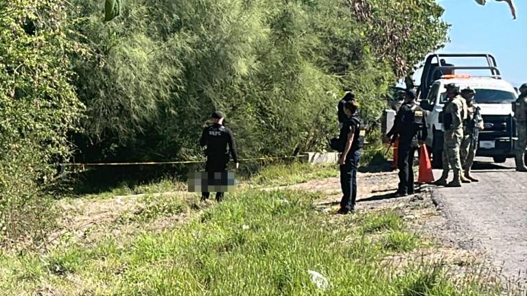 Los cuerpos de las víctimas fueron localizados a la altura del kilómetro 8.5 de la autopista Benito Juárez, conocida como La Costerita, en Navolato.