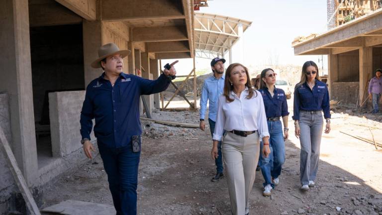 Supervisión de los avances de construcción de secundaria en Alturas del Sur, en Culiacán.