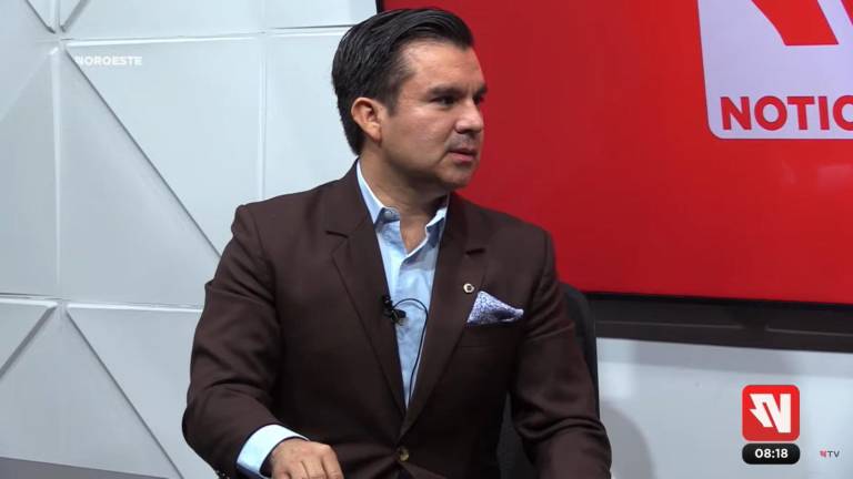 El profesor resaltó que todos aquellos lentes que cuenten con una certificación de una norma oficial, pueden utilizarse sin temor de sufrir daños oculares.