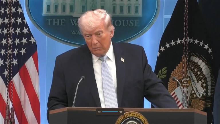 Donald Trump criticó al Papa León XIV por su quehacer religioso y lo calificó como “débil”.