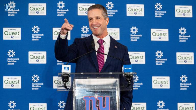 John Harbaugh firmó por cinco temporadas para ser el entrenador en jefe de los Nueva York Giants.