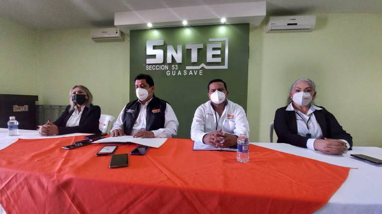 Integrantes del SNTE 53 en Guasave.