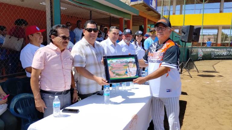 Julio Alfonso Toledo Peraza fue uno de los tres homenajeados.