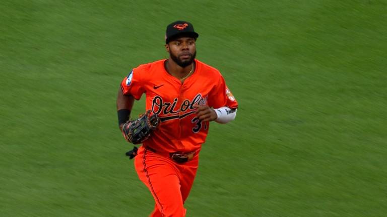 El patrullero Cedric Mullins, agente libre y considerado uno de los jardineros centrales más dinámicos de las Grandes Ligas, ha alcanzado un acuerdo de un año con Tampa Bay.