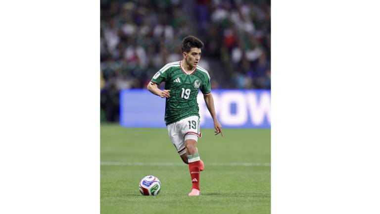 Gilberto Mora dispara su valor.
