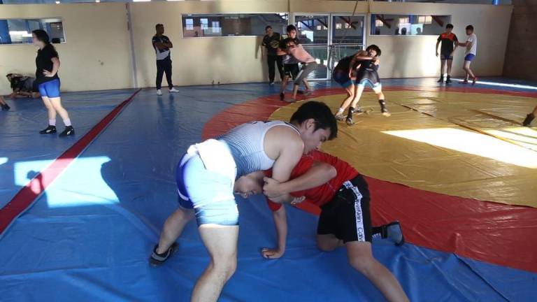 Los luchadores sinaloenses pulen los detalles técnicos y tácticos.