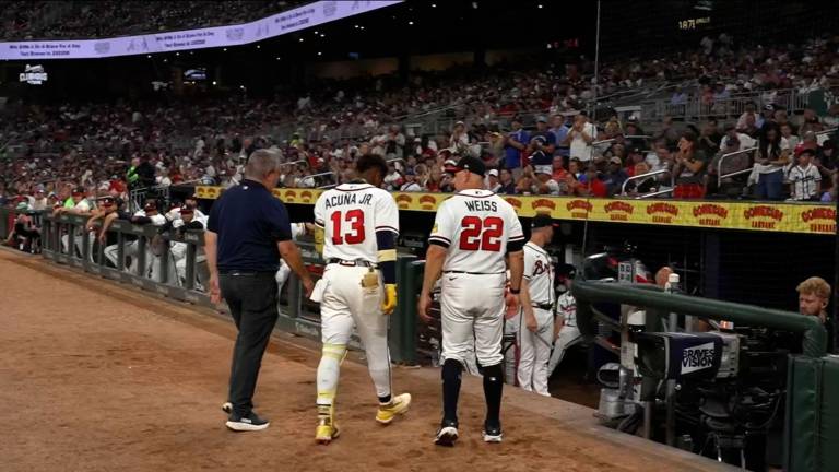 Ronald Acuña tuvo que abandonar el encuentro del martes.
