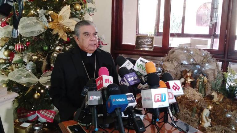 Llama Obispo de Culiacán a celebrar Navidad iluminados por la luz de la paz