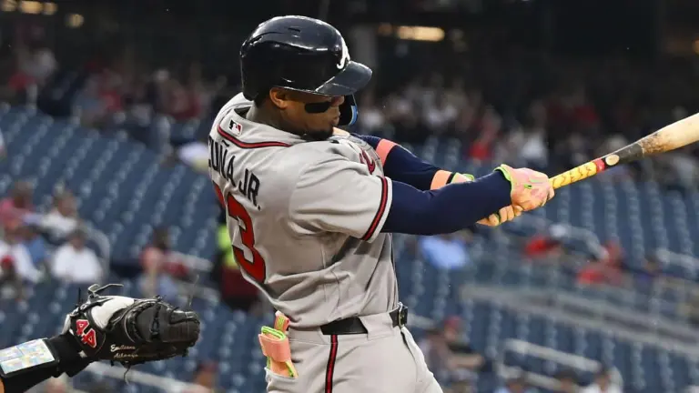 Acuña se convirtió en el pelotero que más rápido alcanza los 200 cuadrangulares y 200 robos en la historia de las Grandes Ligas (904 partidos), superando la marca previa de Alfonso Soriano (929 juegos).