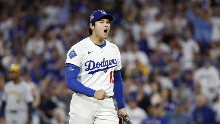 El mánager Dave Roberts confirmó que Shohei Ohtani abrirá el Juego 4 de la Serie Mundial el martes en Dodger Stadium.