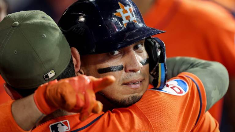 Isaac Paredes pega su cuarto jonrón de la campaña.