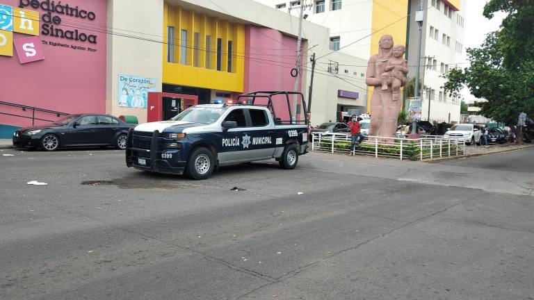 Ingresa menor a hospital tras ‘tronarle’ un cohete en Culiacán