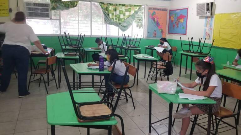 Padre de familia denuncia brote de Covid en primaria de Mazatlán