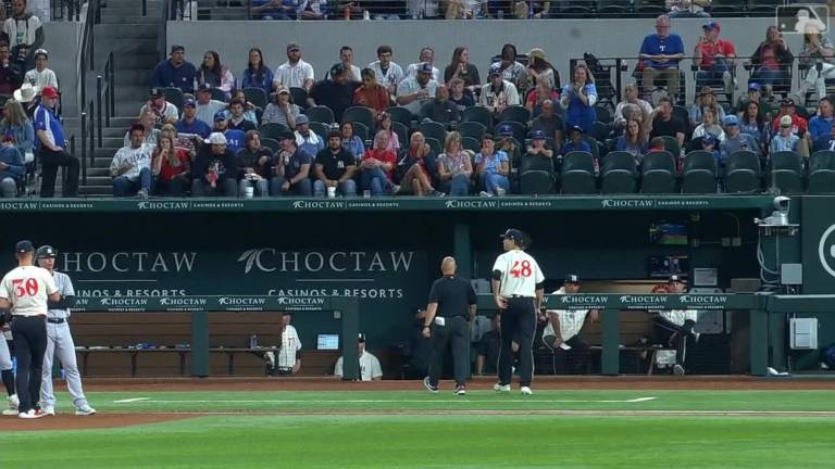 Jacob deGrom sale por lesión.