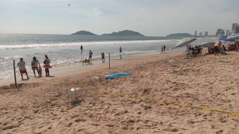 Un joven de 28 años murió en las playas de Mazatlán después de rescatar a una menor.