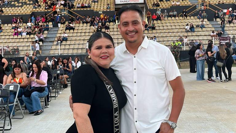 Bailan y cantan al ritmo de la Banda MS