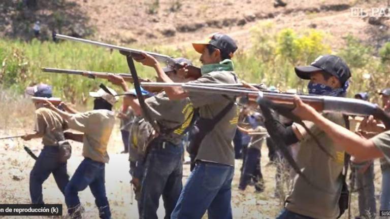 AMLO critica que autodefensas de Guerrero den armas a los niños y luego los graben para exhibirlos
