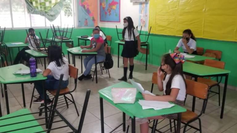 Los docentes que ganaron esos centros de trabajo por concurso y prelación siguen sin trabajar en las aulas en espera de que se resuelva la situación.