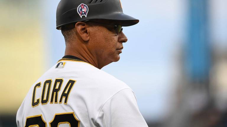 Piratas de Pittsburgh despiden al coach de 3B Joey Cora