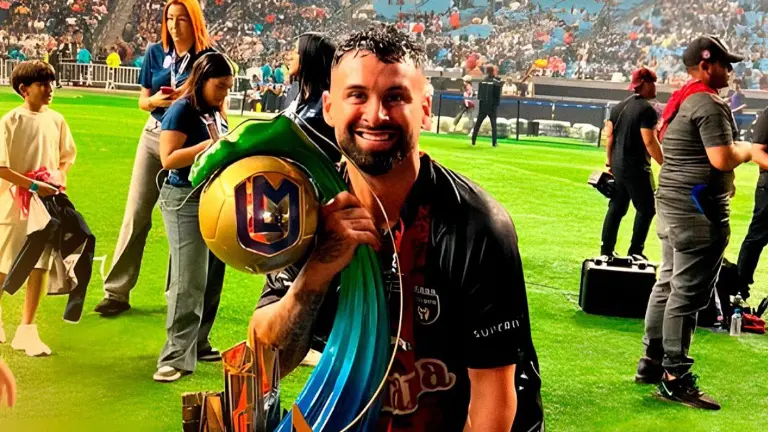 Lucas Trejo busca desesperadamente a su familia.