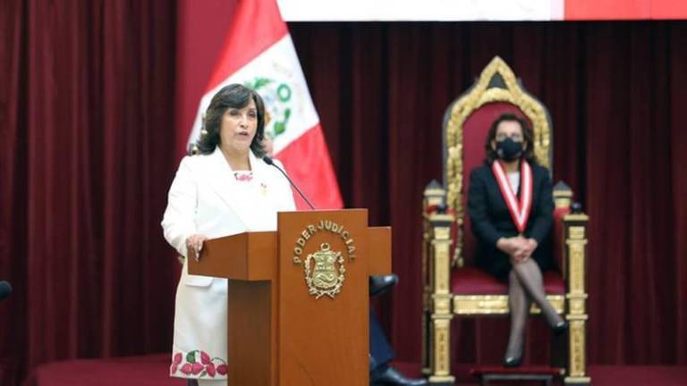 Dina Boluarte rindió protesta como Presidenta de Perú, país del que antes fungía como vicepresidenta.