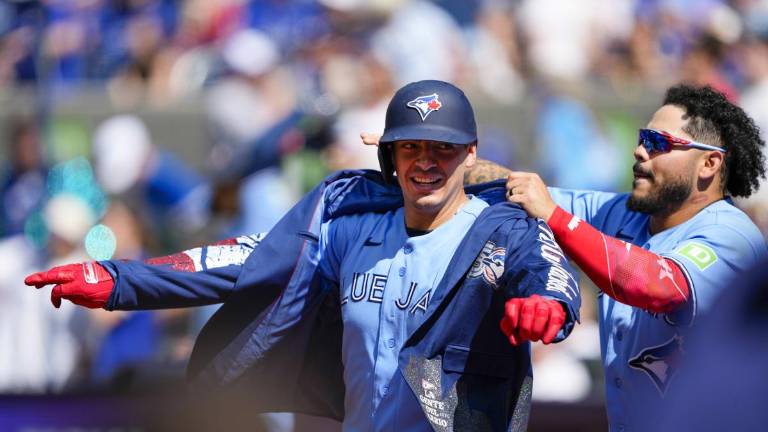 Brandon Valenzuela despachó jonrón y remolcó par de carreras para el triunfo de los Azulejos.