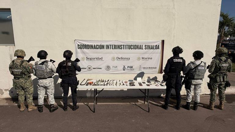 Autoridades estatales decomisaron objetos prohibidos durante una inspección en el penal de Aguaruto.