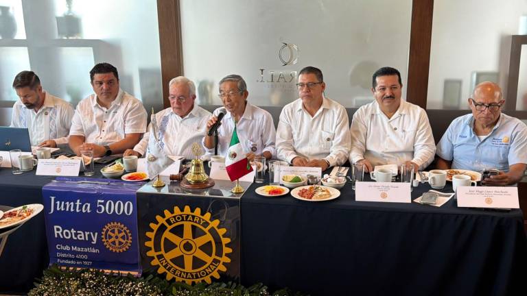Integrantes e invitados del Club Rotario Mazatlán celebraron la junta número 5 mil de la agrupación, que se encamina a cumplir 100 años en 2027.