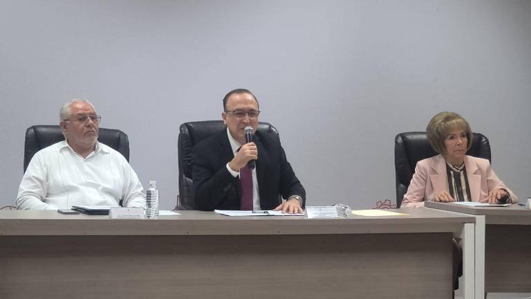 El Alcalde de Ahome, Antonio Menéndez de Llano Bermúdez, entregó en Cabildo el Segundo Informe de Gobierno.