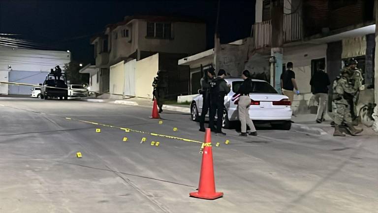 Elementos del Ejército y peritos de la Fiscalía acordonaron la zona tras el ataque armado en la colonia Libertad.