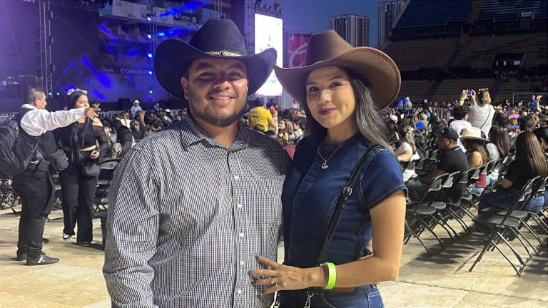 Bailan y cantan al ritmo de la Banda MS