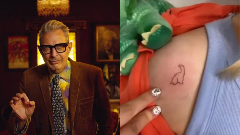 Jeff Goldblum dibuja un dinosaurio en el hombro de una fan y ella se lo tatúa.