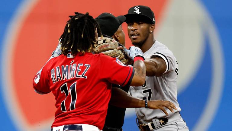 MLB reduce a dos juegos sanción a José Ramírez