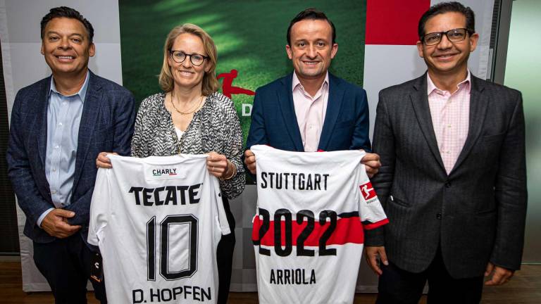 Donata Hopfen y Mikel Arriola se reúnen en la sede de la Liga Alemana.