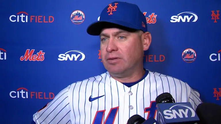 Carlos Mendoza afronta cuestionamientos sobre su futuro dentro de la mala temporada que tienen los Mets actualmente.