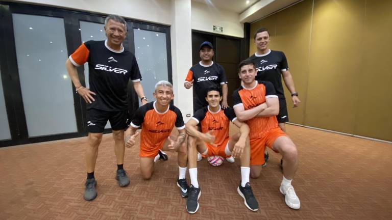 Jugadores y parte del cuerpo técnico de Correcaminos en el hotel de concentración en Culiacán.