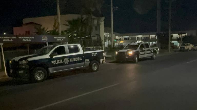 Elementos de seguridad realizan recorridos en el sector Bugambilias y avenida Jesús Kumate, en Culiacán, tras reportes de detonaciones de arma de fuego.