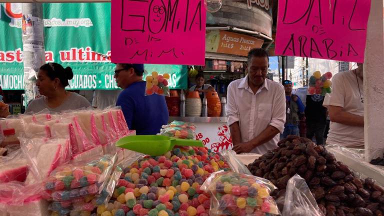 En el Centro de Mazatlán ya empiezan a vender dulces relacionados con las fiestas navideñas.