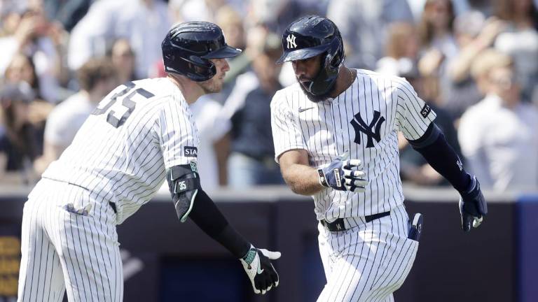 Yanquis despiertan con poder y aplastan 13-4 a Reales.