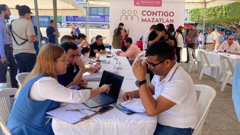 Ciudadanos fueron atendidos por funcionarios del Ayuntamiento.