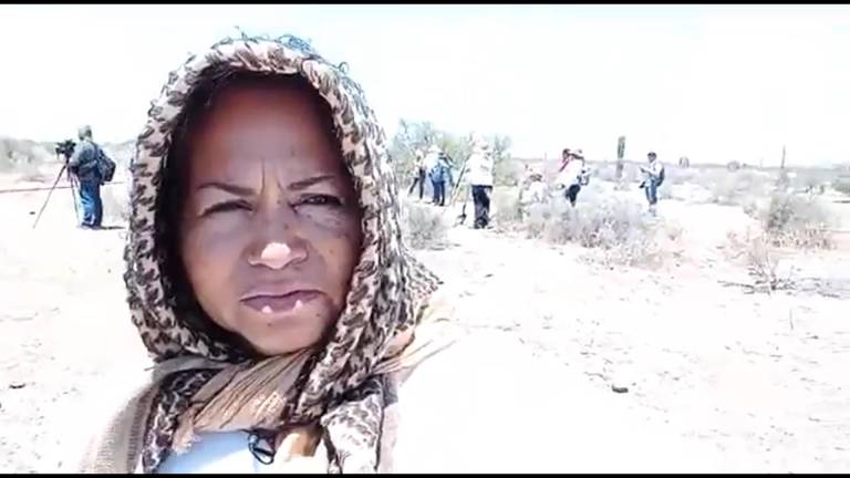 La madre buscadora, Ceci Flores, criticó en varias ocasiones a Alejandro Encinas por la falta de atención a víctimas de desaparición y sus familias.