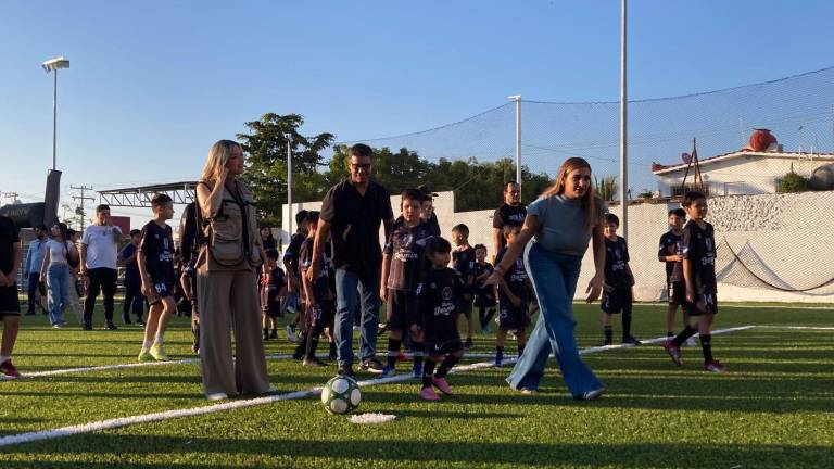 La Alcaldesa Estrella Palacios encabezó recientemente la entrega de la cancha de futbol rápido rehabilitada en la colonia López Mateos.