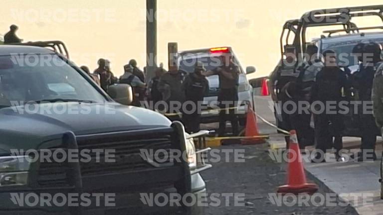 Policías municipales que llegaron al lugar confirmaron que el cuerpo sin vida era de una persona del sexo masculino.