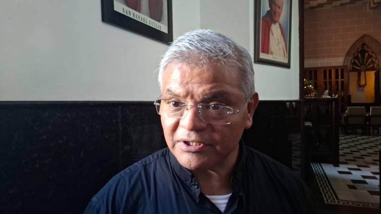 Padre Jaime Aguilar advierte precariedad en policías y pide atender el daño psicológico a la población.